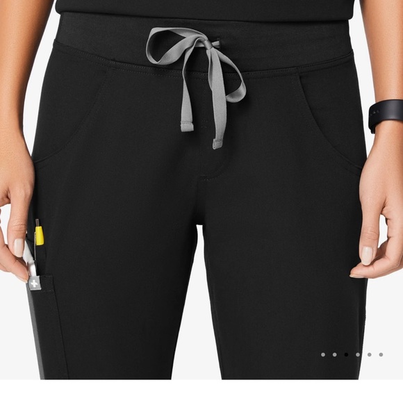 FIGS- Kade Cargo Pants- Women’s Small - Black - Picture 3 of 6